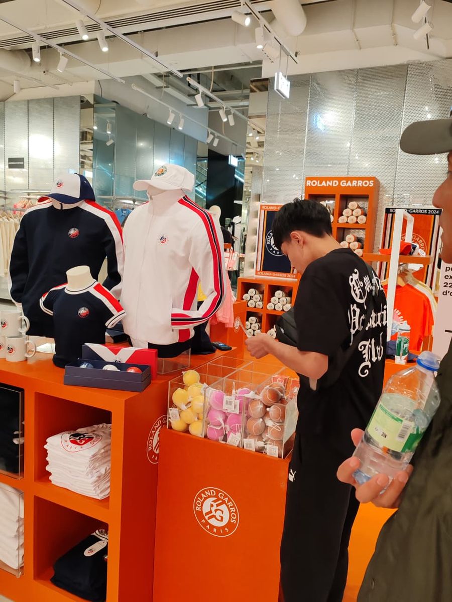 La tienda oficial con la ropa de la edición del torneo