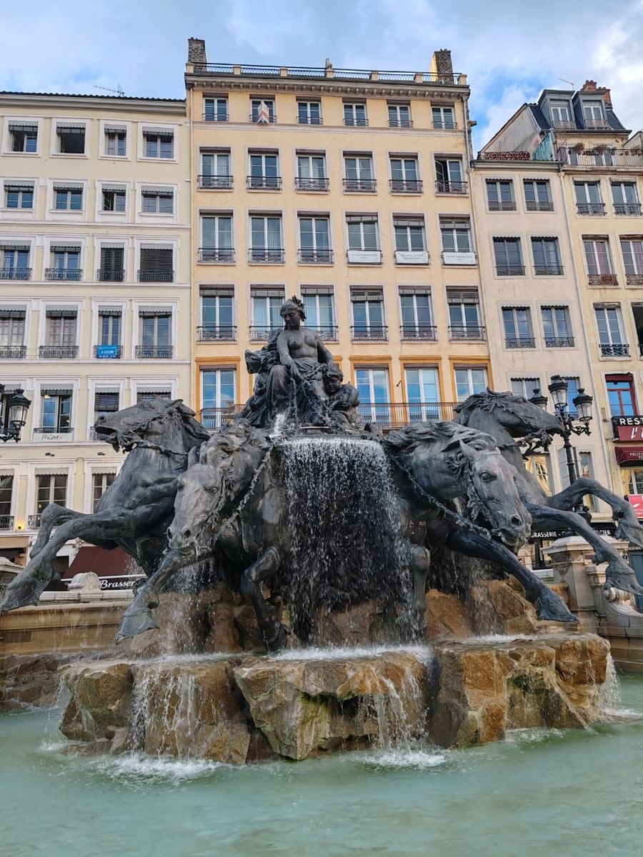 La fuente Bartholdi en el centro de Lyon