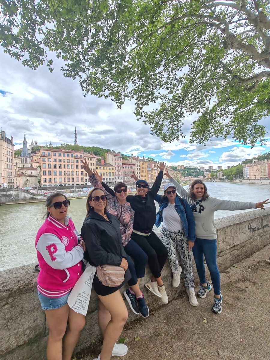 El grupo junto al río a su paso por Lyon